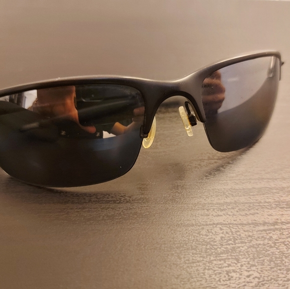 Men's Oakley sunglasses - Picture 9 of 11
